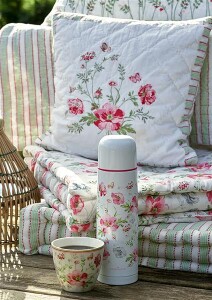 Greengate Latte Cup Meadow white