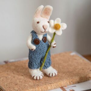 Gry &amp; Sif Weisser Hase mit blauen Hose und Blume, klein